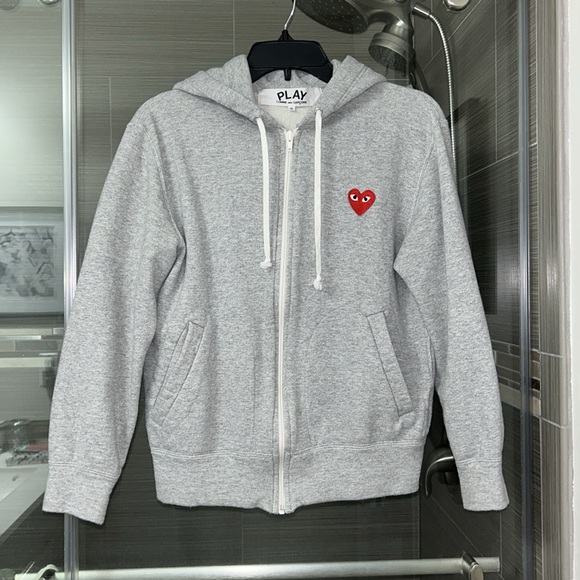 ❤️Comme Des Garçons PLAY✨ Gray Zip Up Graphic Hoodie Sweatshirt Size small - Picture 2 of 15